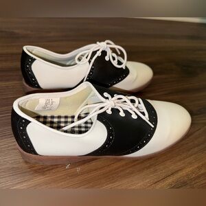 Women’s saddle shoes size 9